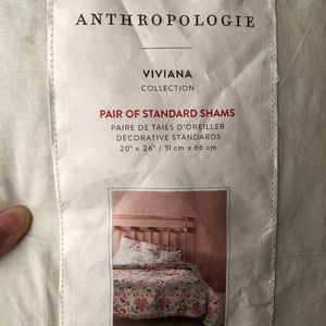 NWT Pair of Standard Shams Viviana Collection